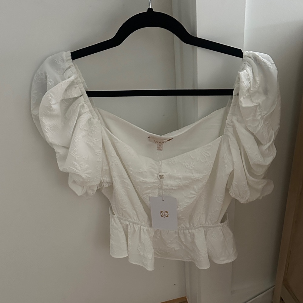 Elegant Wayf White Puff Sleeve Top